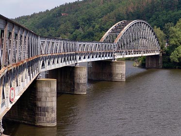 železniční most u Měchenic