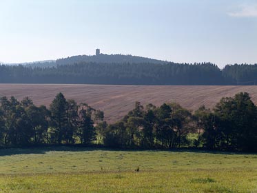 pohled na Šelmberk od Šebířova