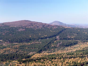 pohled z Luže na Pěnkavčí vrch, Jedlovou