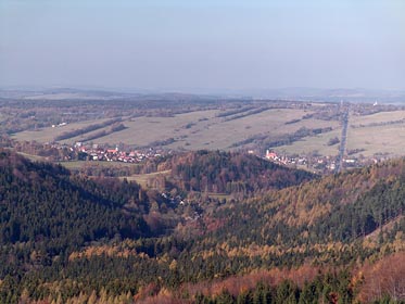 pohled na Jiřetín z Pětikostelního kamene