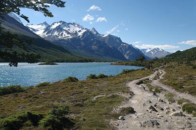 hora, jezero, pěšina