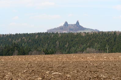 pohled na Trosky od Mladějova