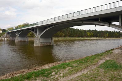 most přes Labe u Kostelce n. L.