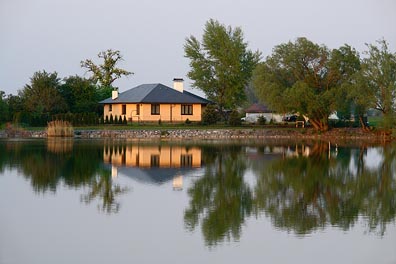 dům u rybníka