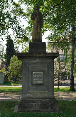 socha Husa v Chotětově