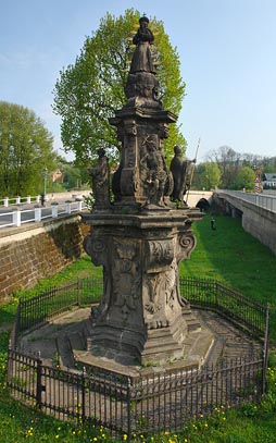 socha v Horní Polici
