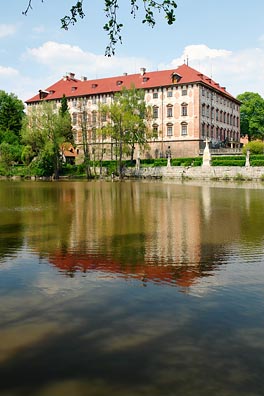 zámek, rybník v Libochovicích