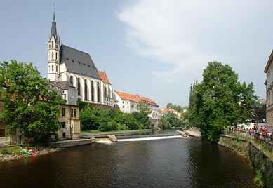 Vltava, kostel v Českém Krumlově