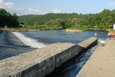 Vltava, jez nad Zlatou Korunou