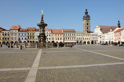náměstí, kašna, věž v Českých Budějovicích