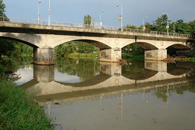 most v Karlových Varech