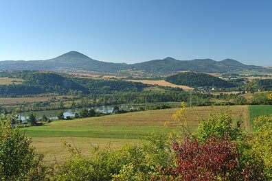 pohled od Malhostic na České Středohoří