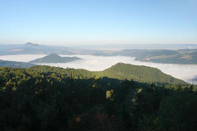 pohled z Varhoště na Z, mlha