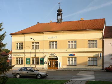 radnice v Neveklově
