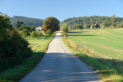 cesta, krajina u Holašovic