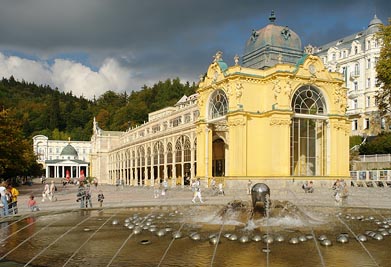 zpívající fontána, lázeňský dům v Mariánských lázních