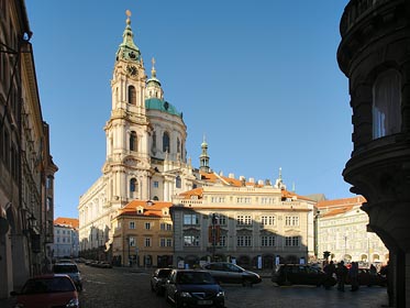 kostel sv. Mikuláše, Malostranské náměstí