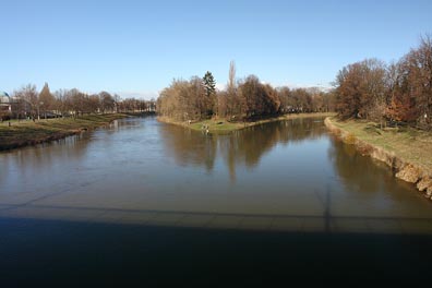 soutok Labe (vlevo) a Orlice (vpravo)