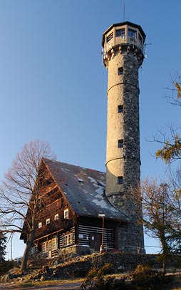 rozhledna na Svatoboru, turistická chata