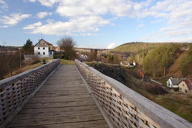 pohled na obec Krakovec od zříceniny Krakovec