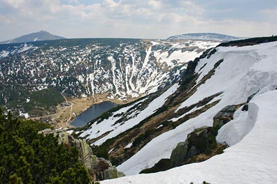 zbytky sněhu, jezero Ml. Staw