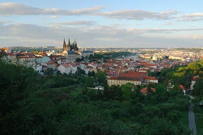 pohled na Pražský hrad, Malou Stranu od Strahovského kláštera