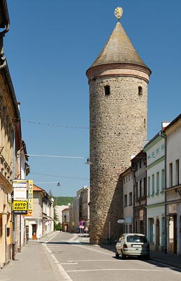 ulice, věž ve Dvoře Králové nad Labem