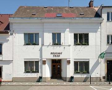 radnice v Lázních Bělohrad