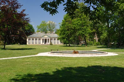 zámecký park v Lázních Bělohrad