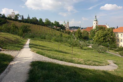 chodníky v Petřínském parku