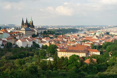 pohled na Pražský hrad, Malou Stranu od Strahovského kláštera