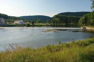 Berounka, jez pod Karlštejnem