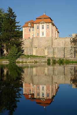 zámek ve Chvalkovicích