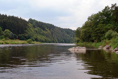 Berounka pod Třímanickýma skalama