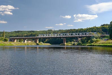 železniční most, Berounka v Žloukovicích