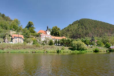 Berounka v Karlštejně