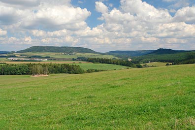 pohled od Hradu Nečtiny na Kozelku, Nečtiny, Špičák