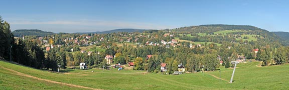 pohled ze svahu Olověného vrchu na Bublavu