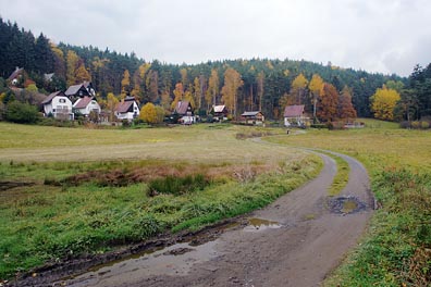 chaty, cesta u Mydlovar