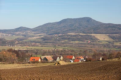 pohled od Liščína na Myštice, Sedlo