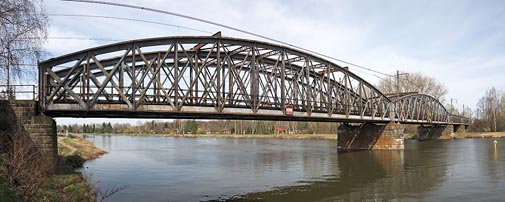 železniční most přes Labe v Čelákovicích