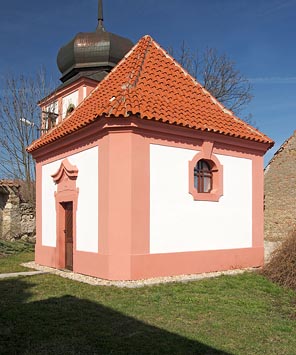 kaple ve Skorkově