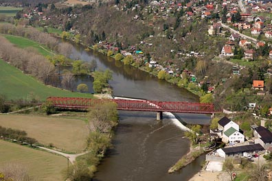 Berounka, most, jez v Mokropsích