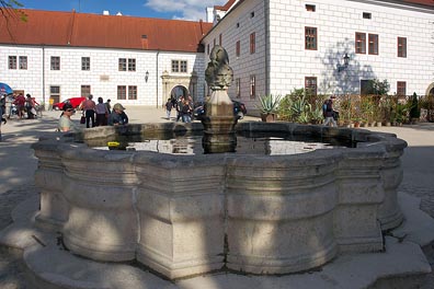 kašna v zámku v Třeboni