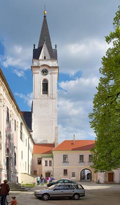 věž kostela, nádvoří kláštera v Třeboni