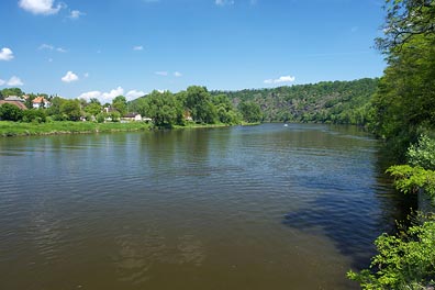 Vltava u Libčic nad Vltavou