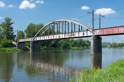 železniční most přes Vltavu pod Chvatěrubama