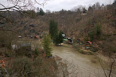 Sázava, chaty u Luk pod Medníkem