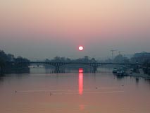 východ slunce z Čechova mostu