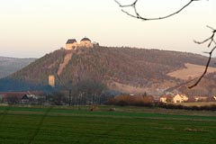 pohled na hrad Točník, zříceninu Žebrák